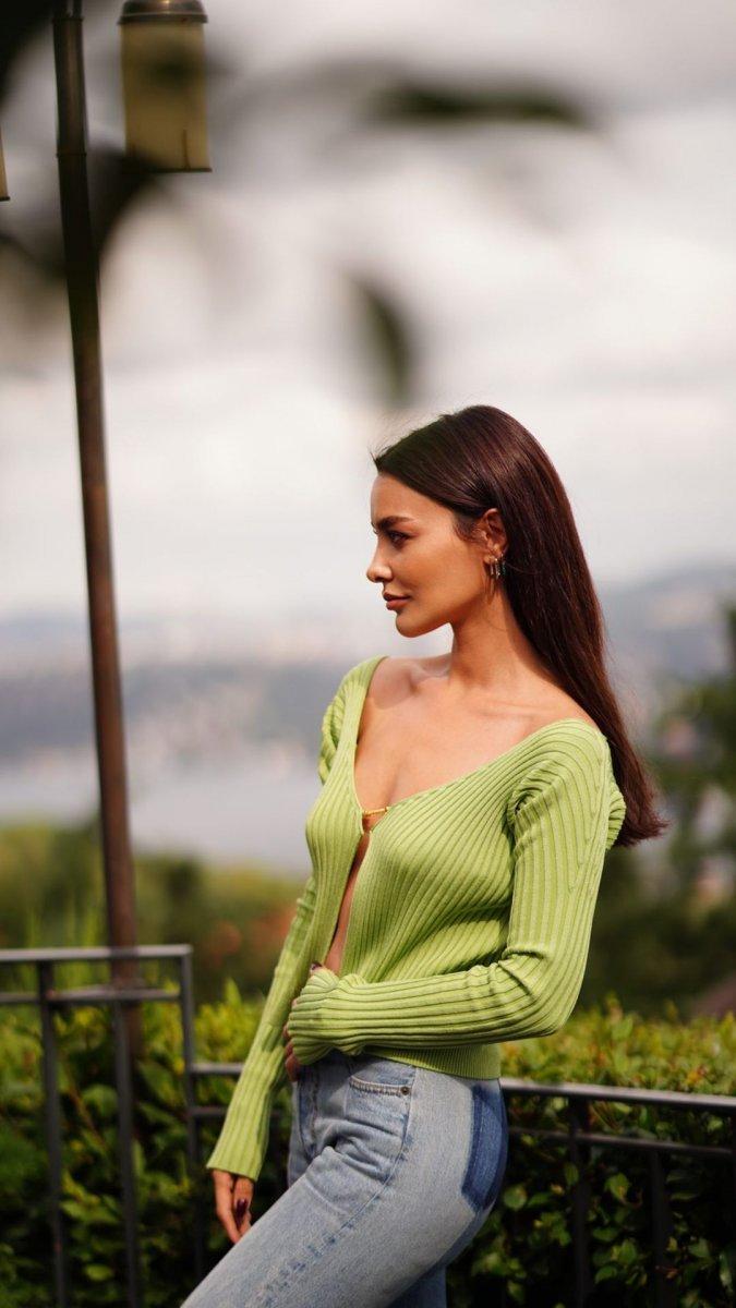 Hazal Filiz Küçükköse, Demet Özdemir'in hırkasını giydi