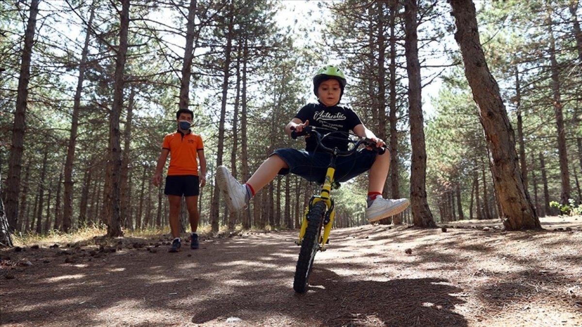 Ankara'da bisiklet sürmeyi öğrenmek isteyenler için akademi kuruldu