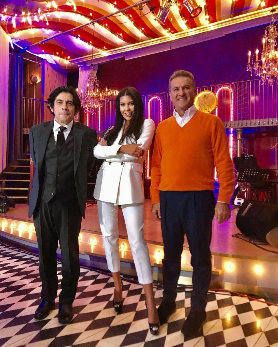 Bahar Candan, Okan Bayülgen ve Mustafa Sarıgül'le fotoğraf paylaştı