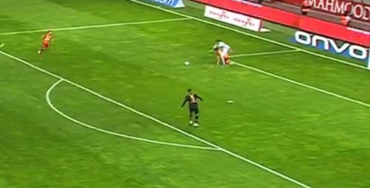 Fernando Muslera'dan riskli çalım