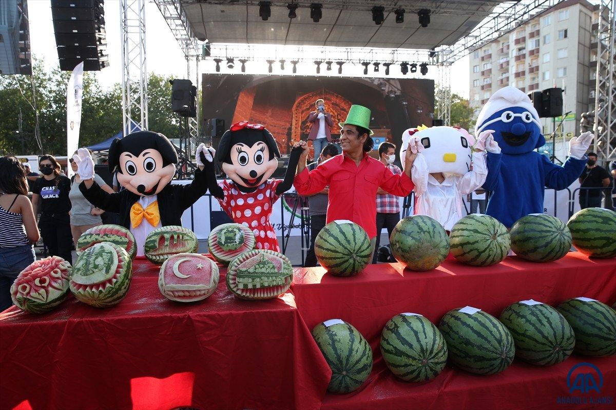 Diyarbakır'da karpuz festivalinin birincisi: 45 kilo 500 gram
