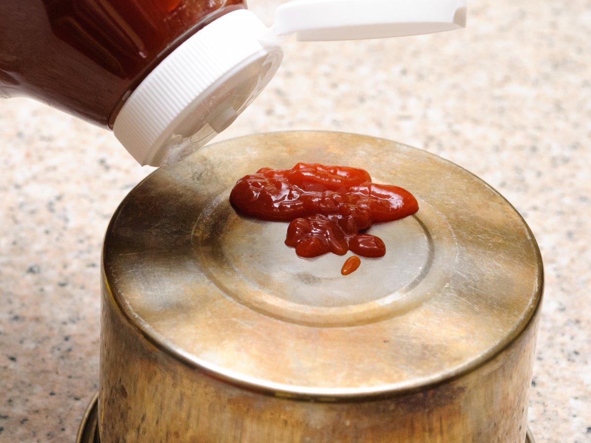 Kararan bakırlar ketçapla nasıl temizlenir