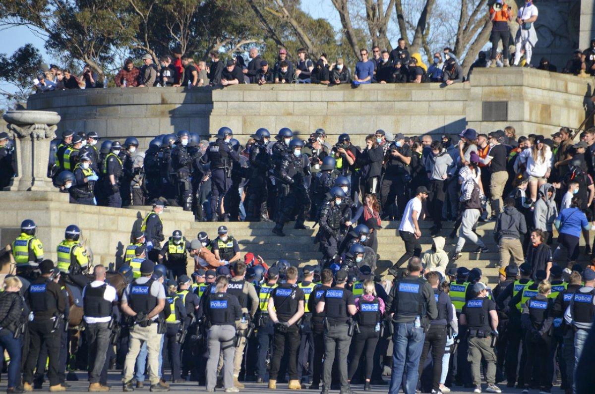 Avustralya'daki aşı karşıtı gösterilerde 200’den fazla kişiye gözaltı