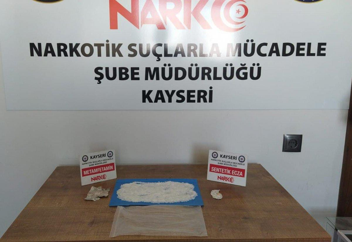 Kayseri'de saksıdan uyuşturucu çıktı
