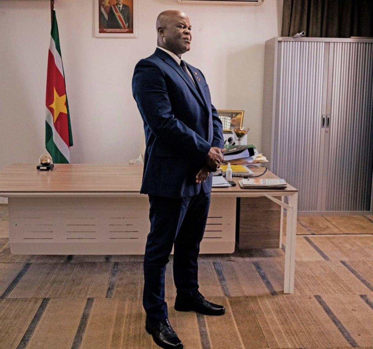 61 yaşındaki Surinam başkan yardımcısı sahada