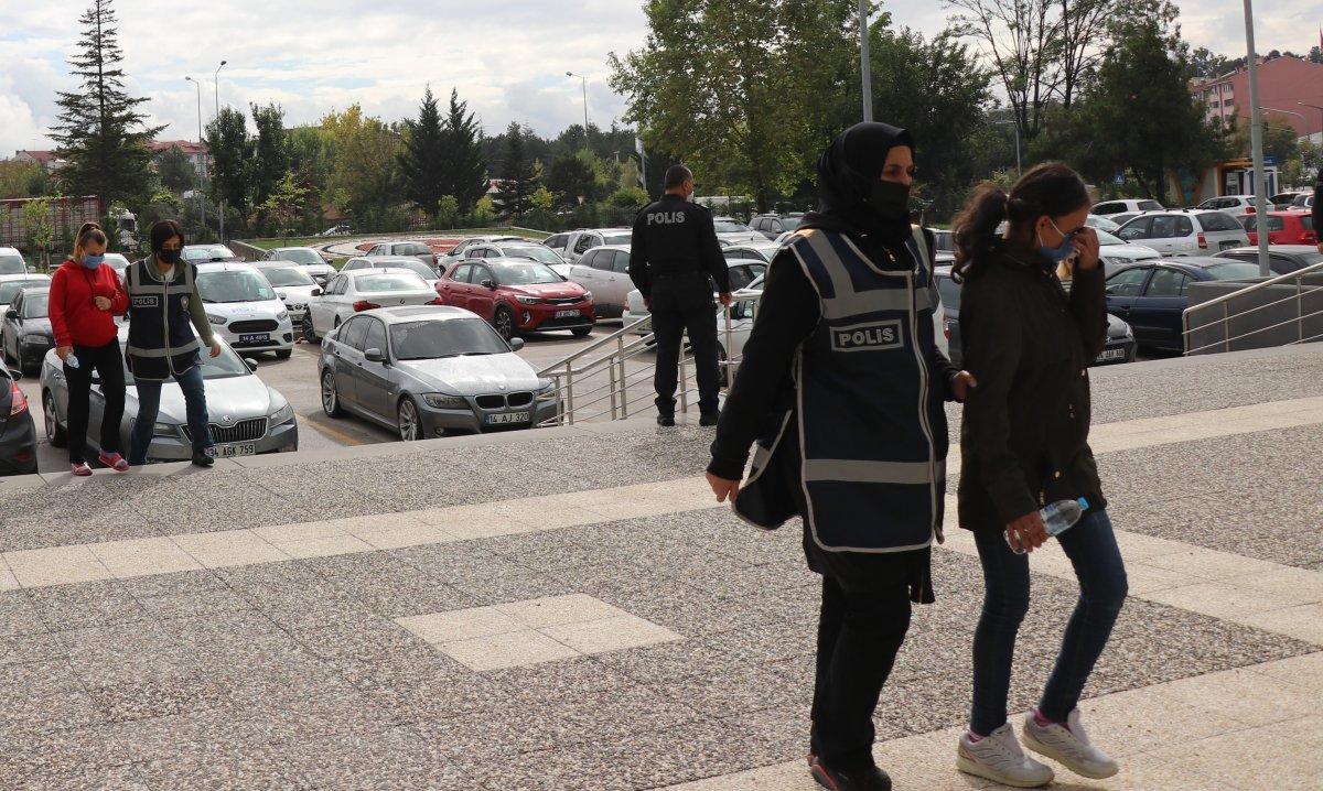 Bolu’da, kahve içme bahanesiyle evlere giren hırsızlar yakalandı