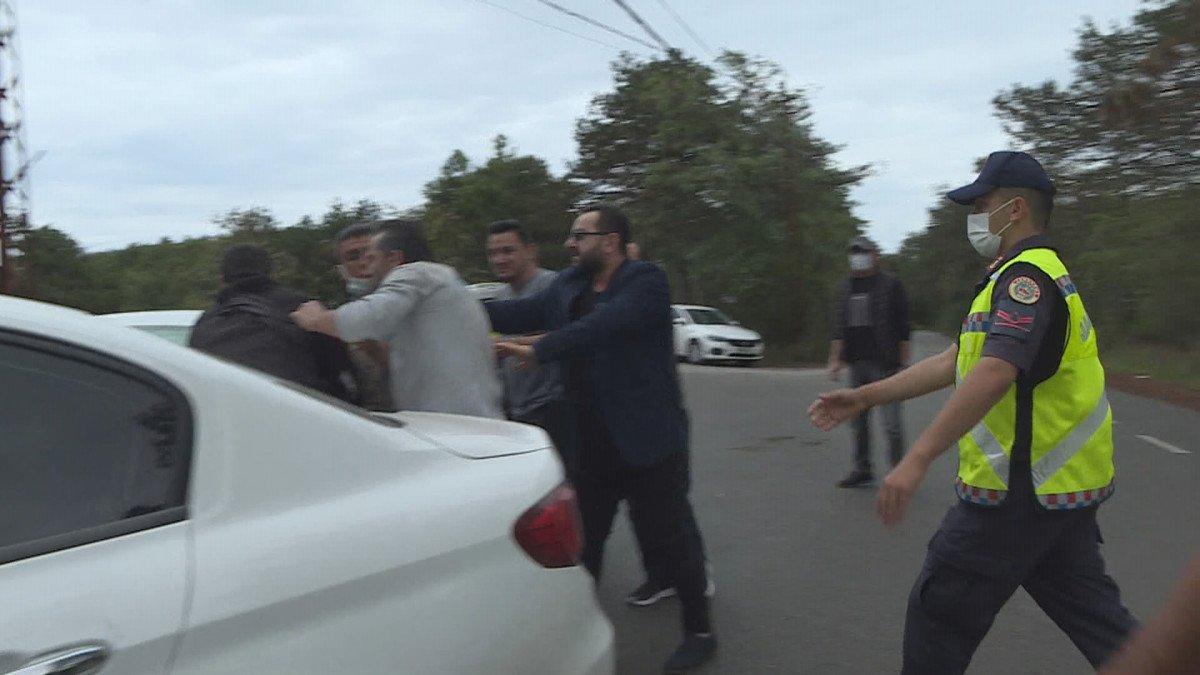 Şile’de, fabrika yangınını görüntüleyen gazetecilere saldırı