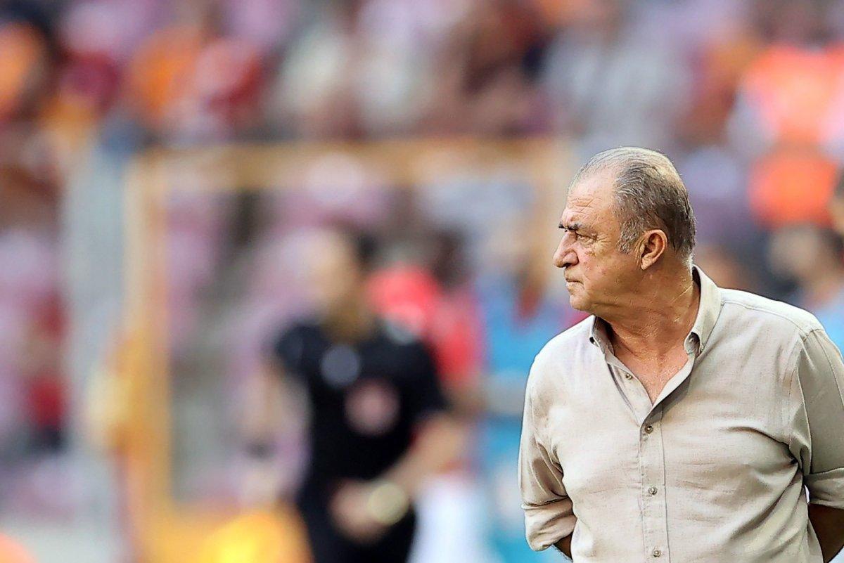 Terim'den genç oyunculara destek