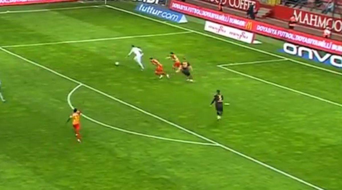 Fernando Muslera'dan riskli çalım