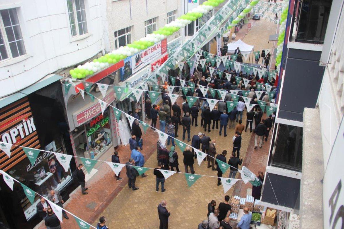 Ahmet Davutoğlu, Sivas'ta boş meydana konuştu