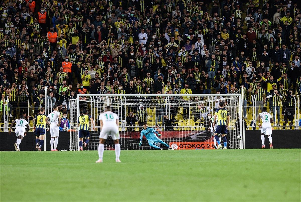 Fenerbahçe, Giresunspor'u 2 golle geçti