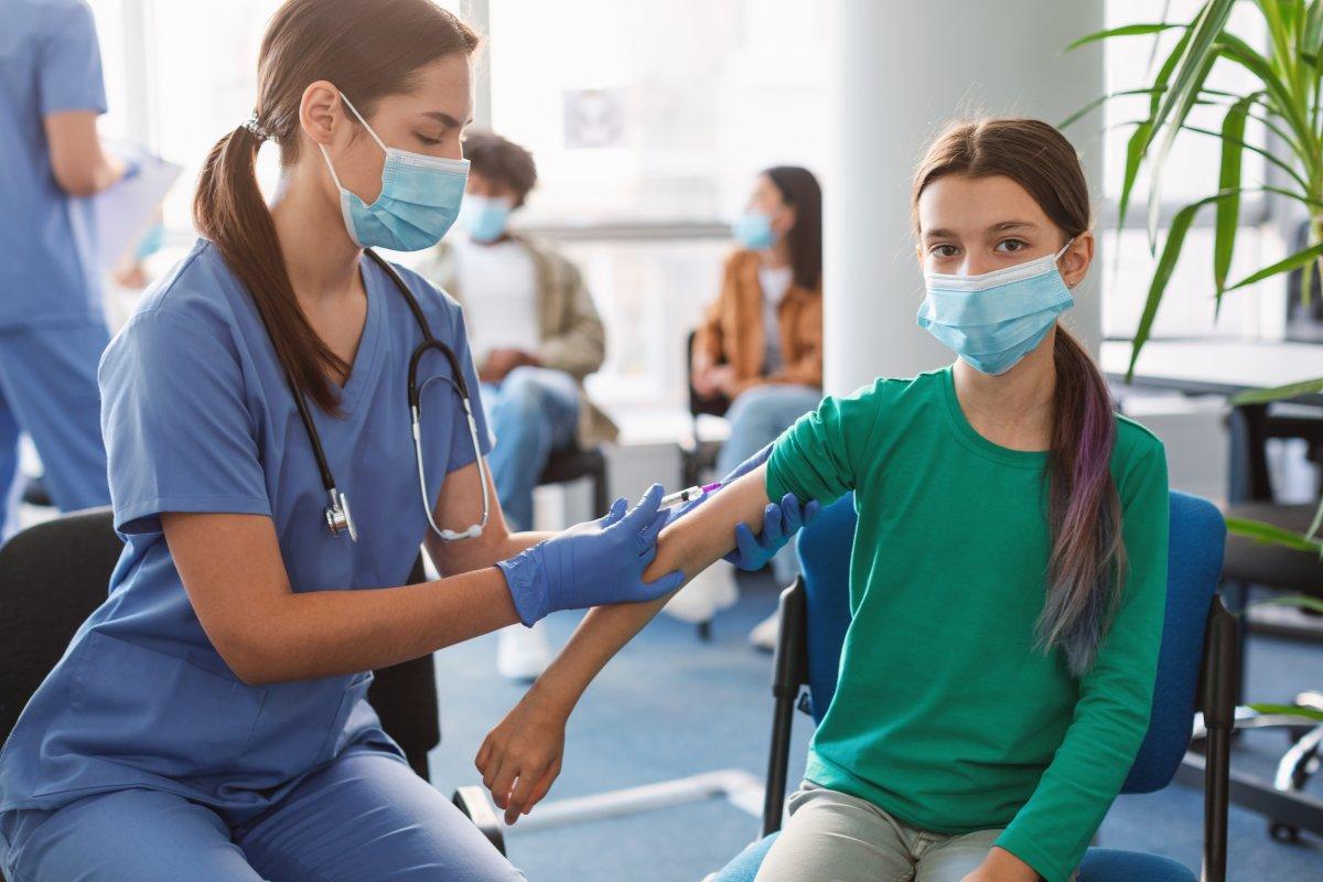 Hangi ülkeler çocukları koronavirüse karşı aşılıyor?