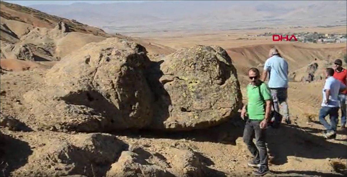 Muş’ta, insan kafasını andıran ‘Ovaya Bakan Adam’ kayası turizme kazandırılacak