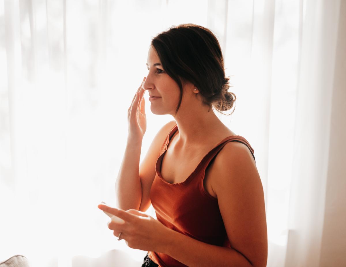 Cilt serumlarını doğru uygulamanın 4 yolu