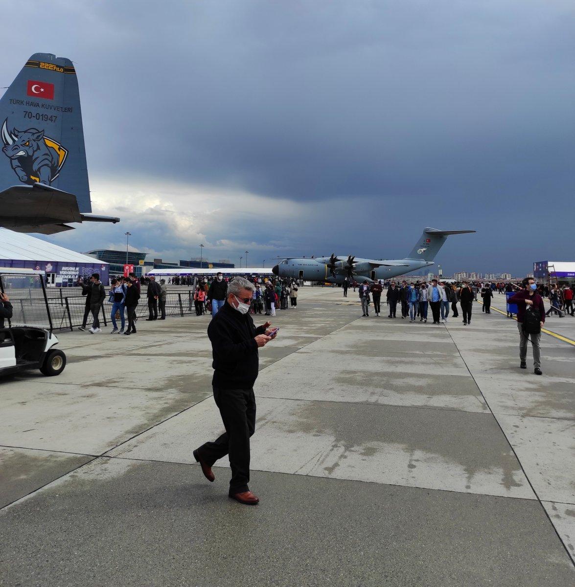 Yağmura rağmen TEKNOFEST'e yoğun ilgi devam ediyor