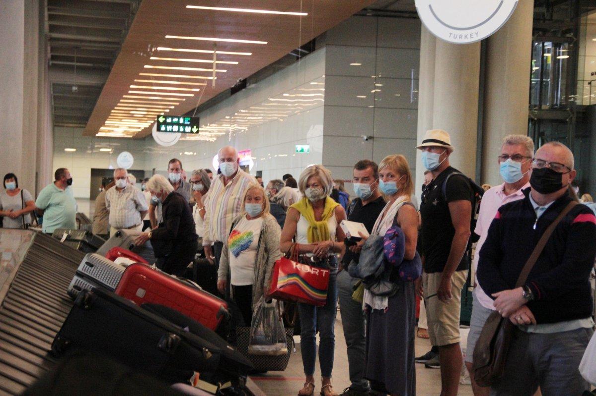 İngiltere'den gelen ilk turist kafilesi, Dalaman Havalimanı'na indi