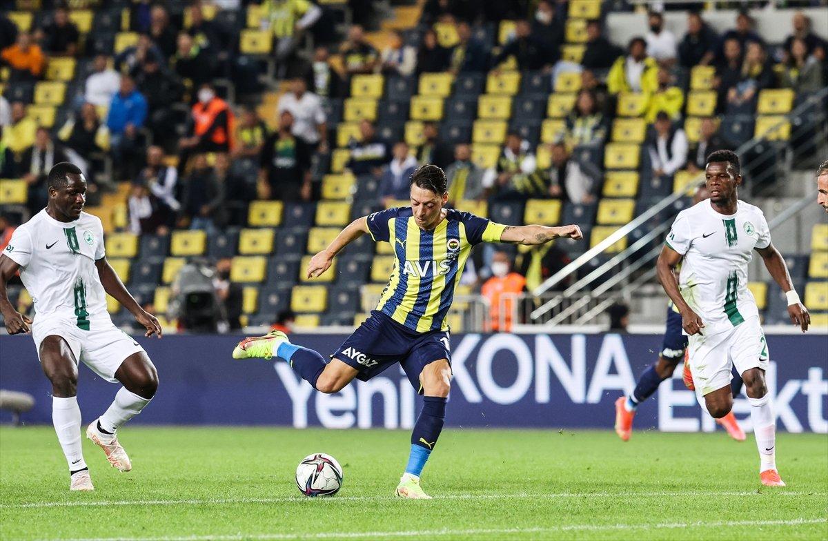 Fenerbahçe, Giresunspor'u 2 golle geçti
