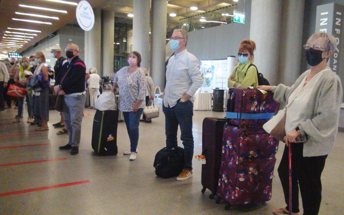 İngiltere'den gelen ilk turist kafilesi, Dalaman Havalimanı'na indi