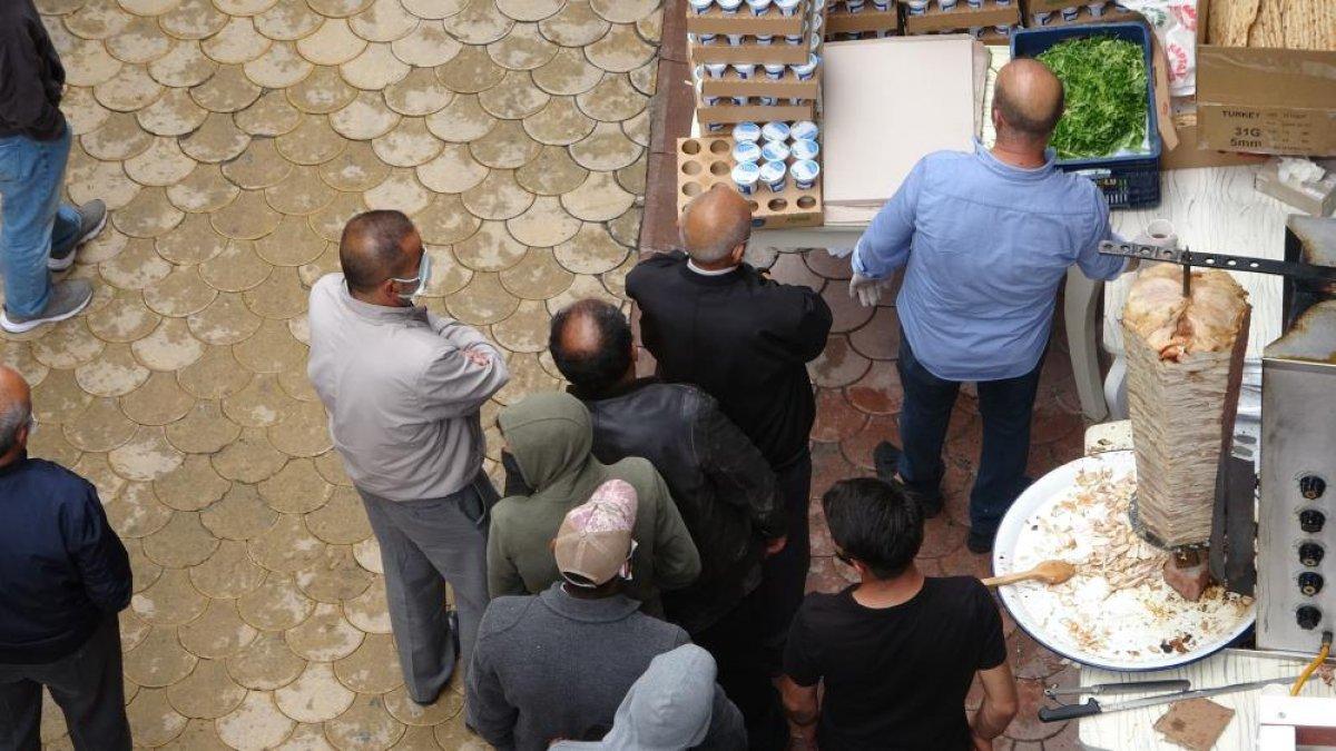 Ahmet Davutoğlu, Sivas'ta boş meydana konuştu