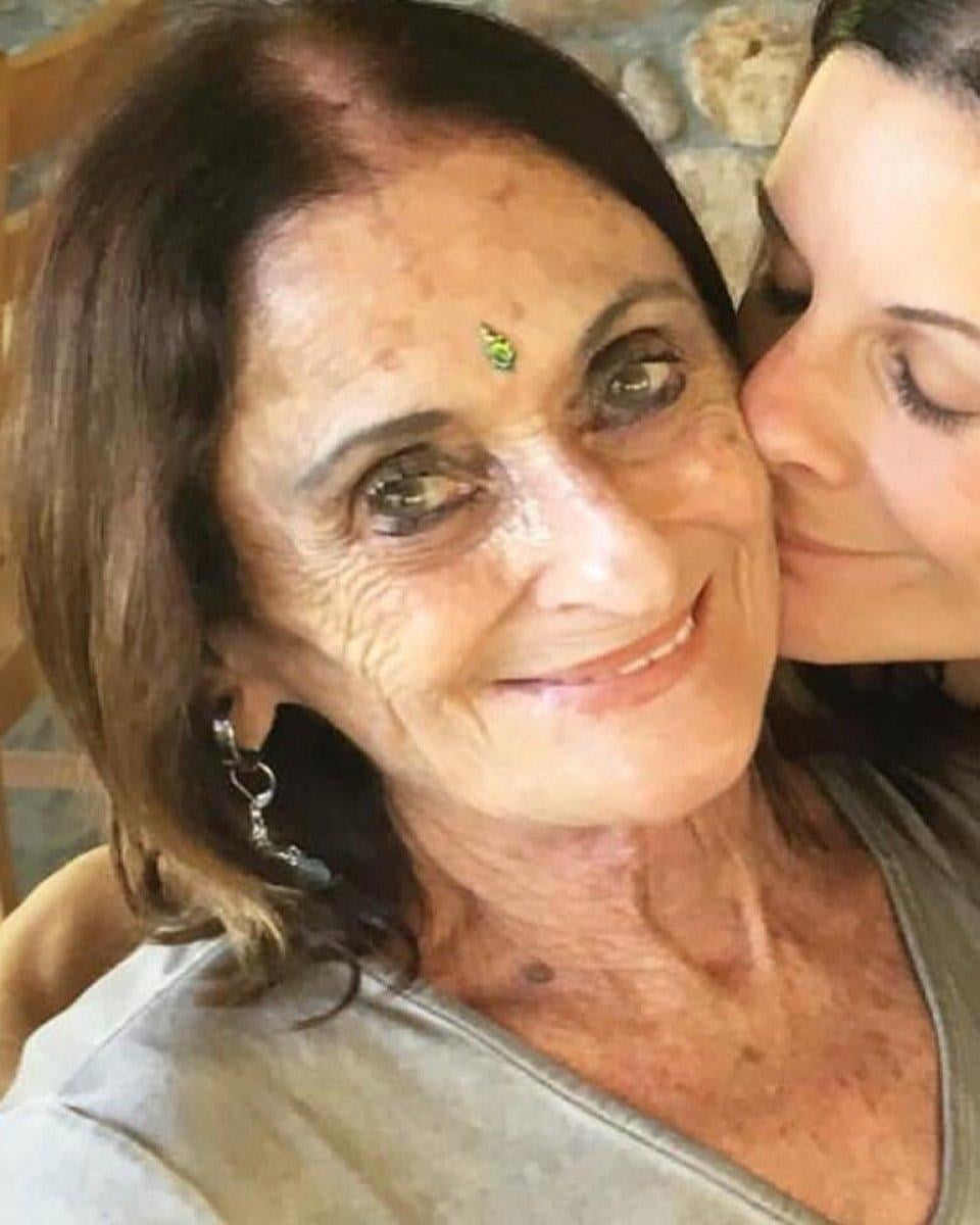 Jehan Barbur'un annesi vefat etti