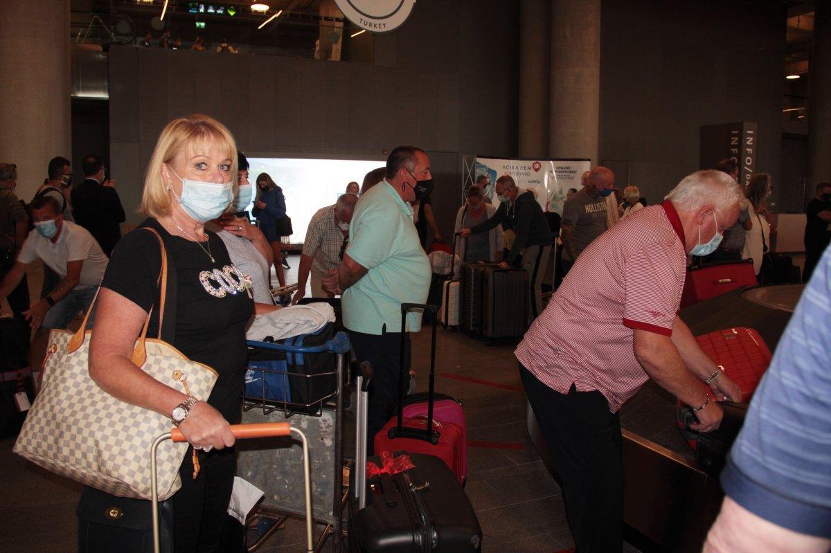 İngiltere'den gelen ilk turist kafilesi, Dalaman Havalimanı'na indi