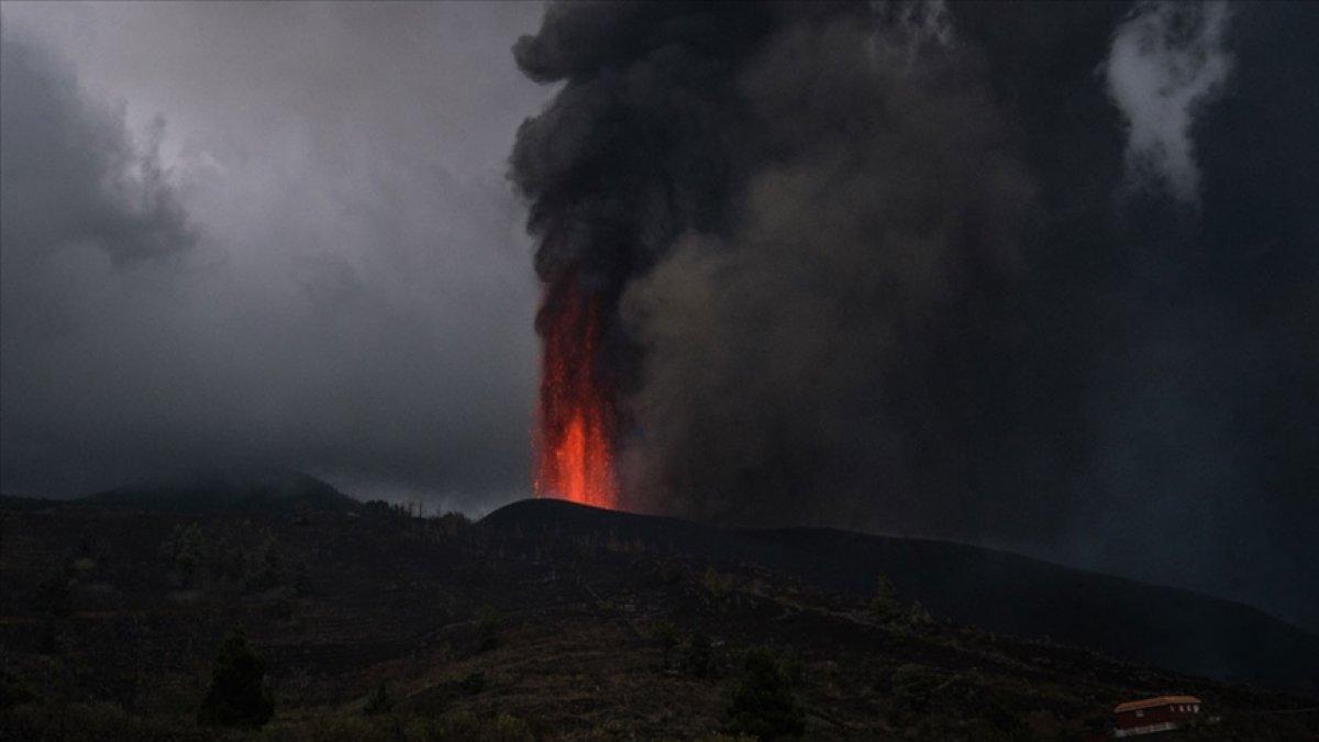 La Palma Adası'nda uçuşlar durduruldu
