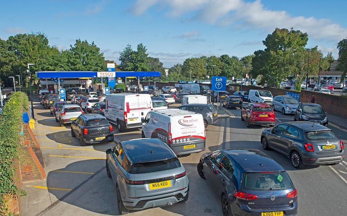 İngiltere'de akaryakıt kuyruğu