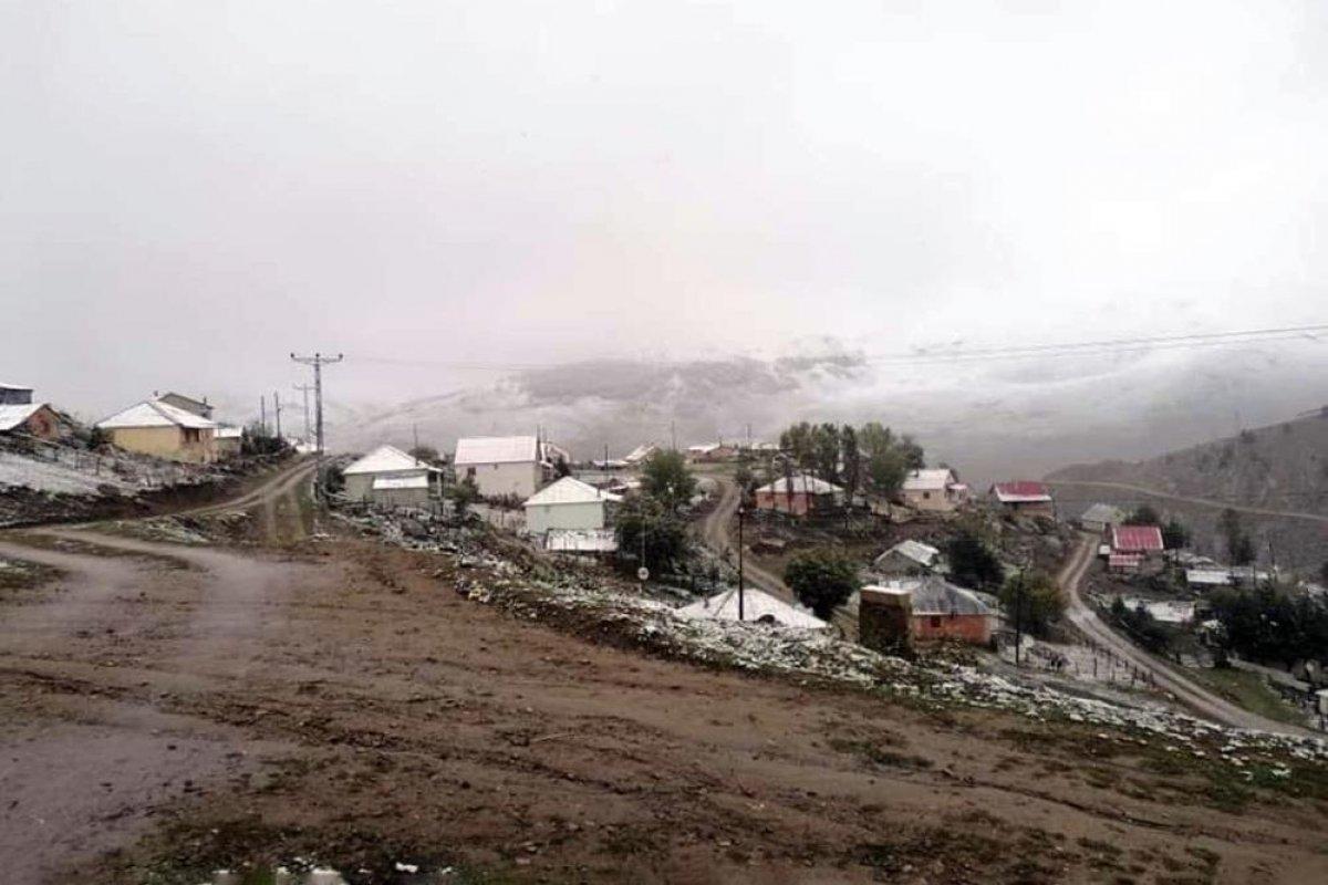 Gümüşhane'nin yüksek tepeleri beyaza büründü
