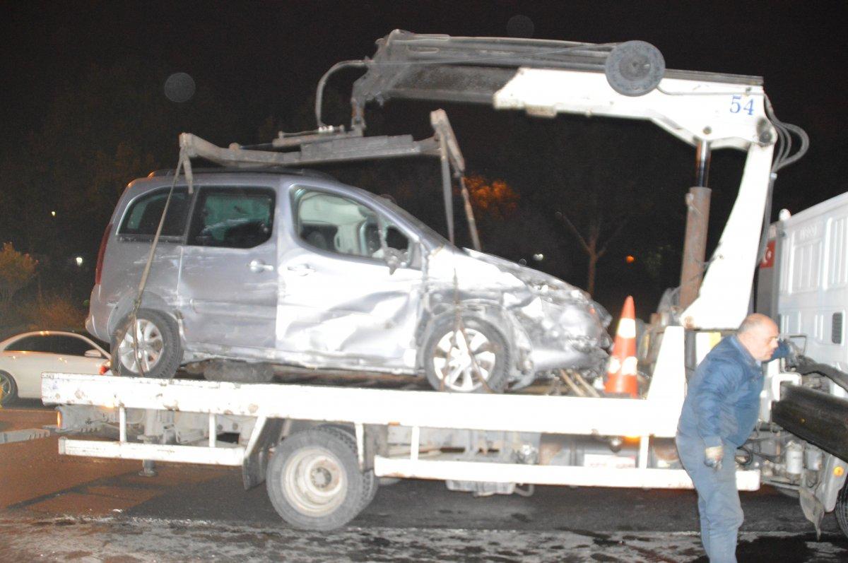 İstanbul'da trafikte makas atan araç zincirleme kazaya neden oldu