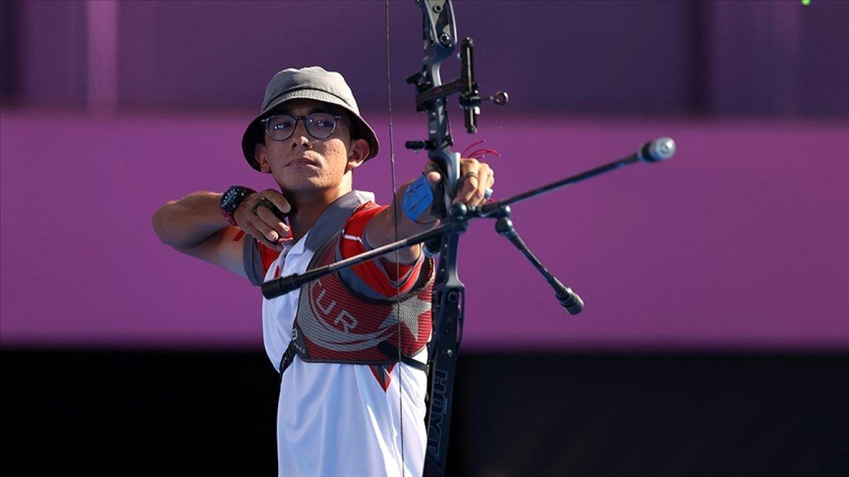 Paulo Coelho, 'Okçu'nun Yolu' adlı kitabını Mete Gazoz için imzaladı