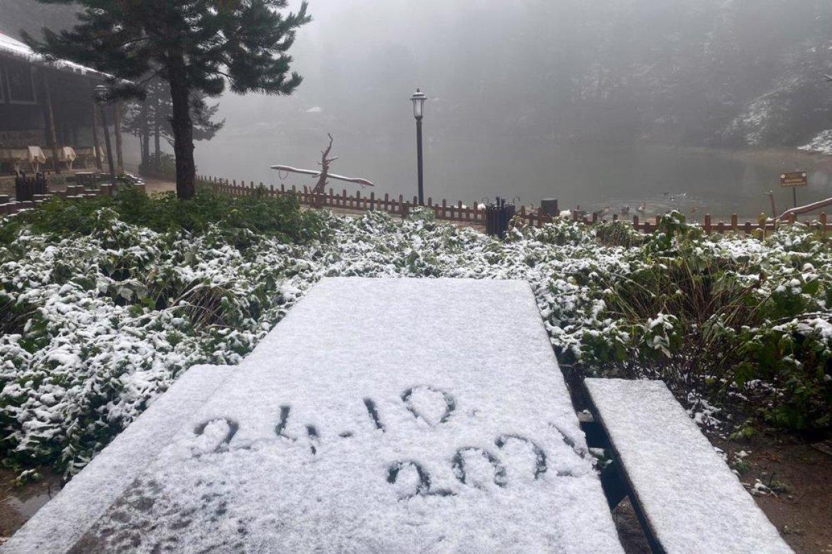 Gümüşhane'nin yüksek tepeleri beyaza büründü