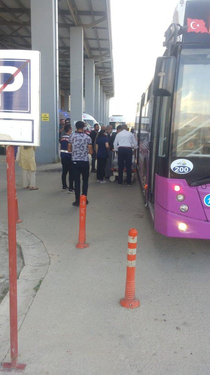 Van’da otobüs şoförü, fenalaşan yolcuyu hastaneye yetiştirdi