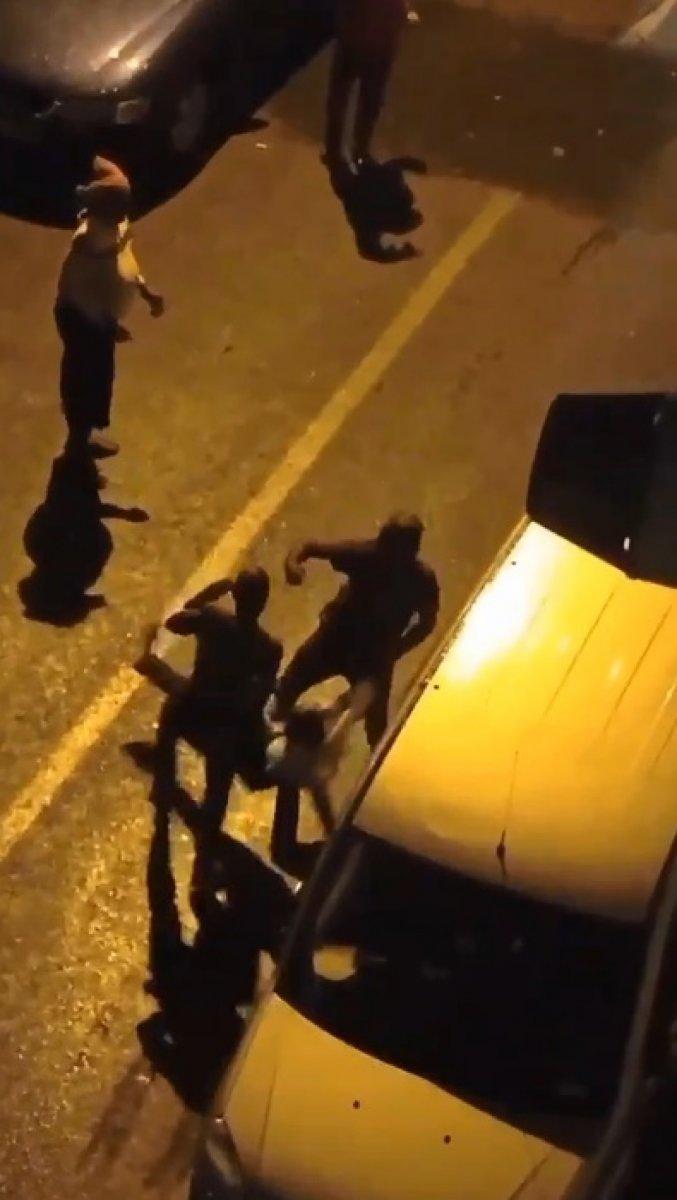 Sultangazi’de Afrikalılar arasındaki kavga kamerada