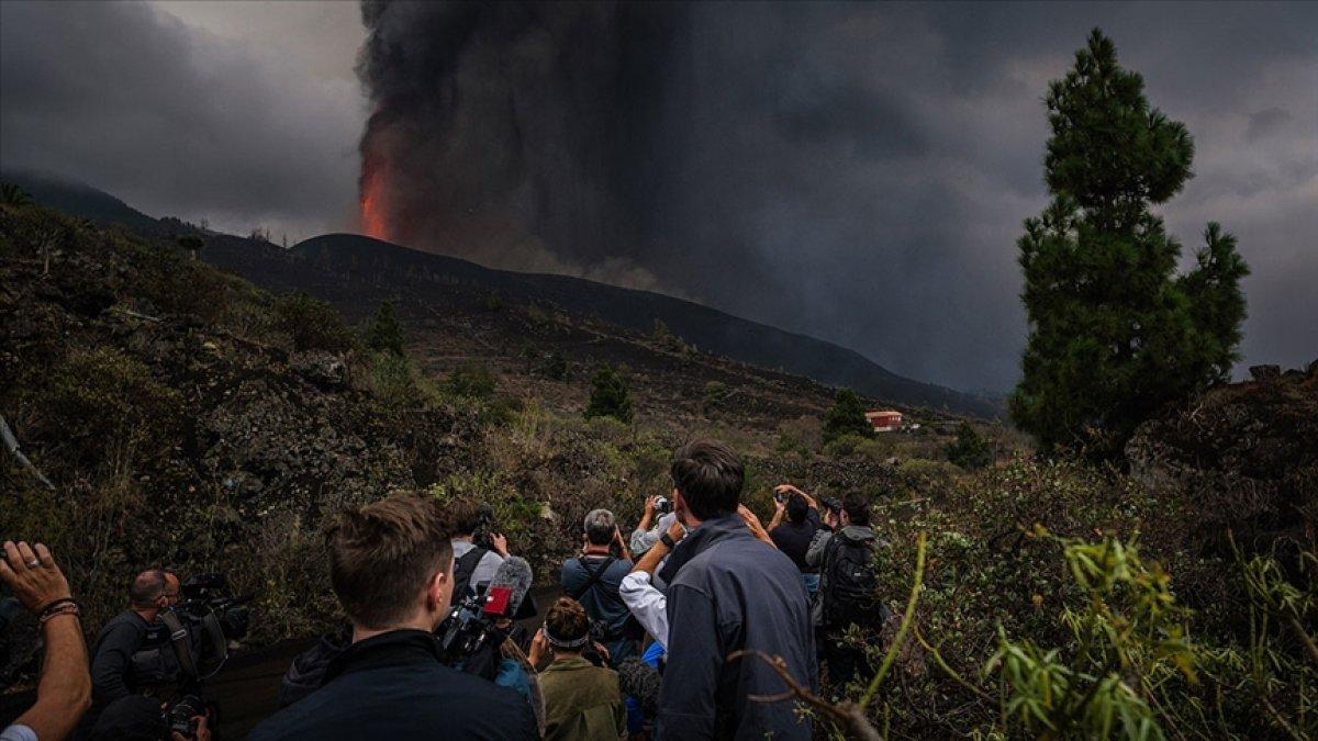 La Palma Adası'nda uçuşlar durduruldu