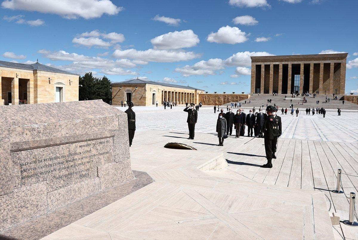 İsmet İnönü için Anıtkabir'de sönük tören