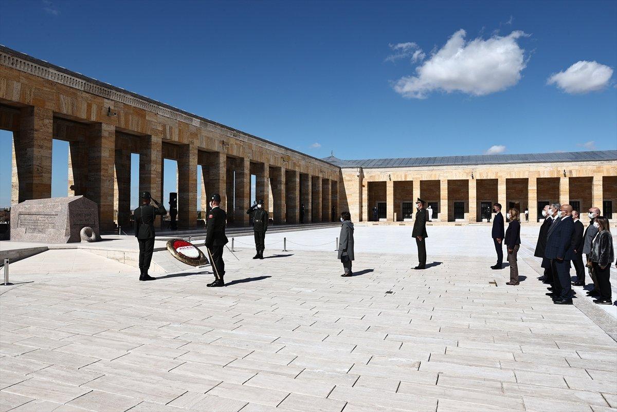 İsmet İnönü için Anıtkabir'de sönük tören