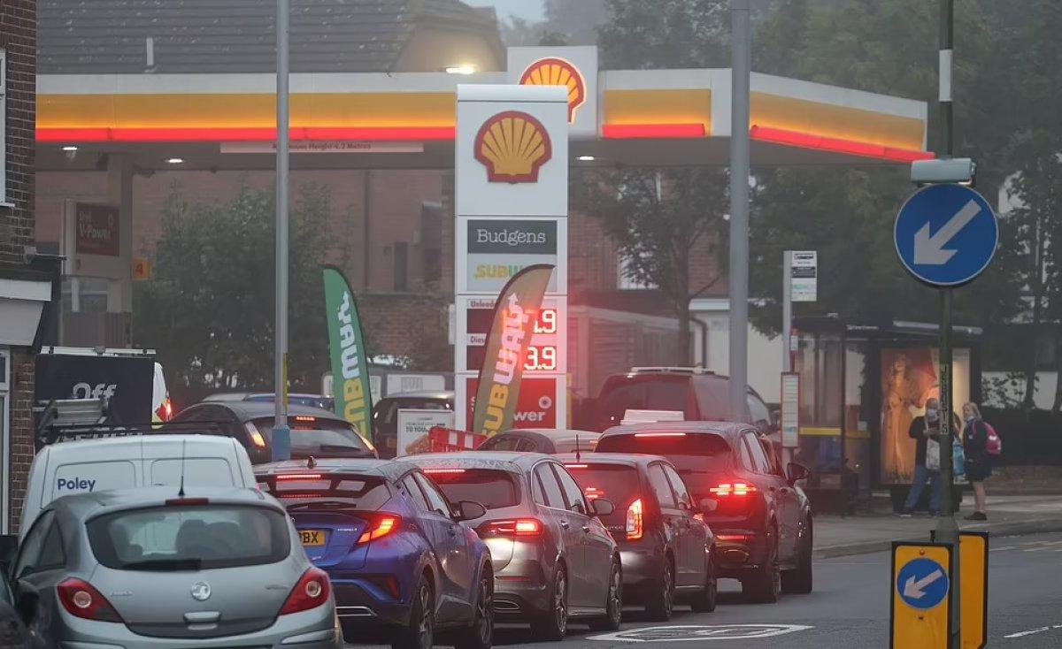 İngiltere'de akaryakıt kuyruğu