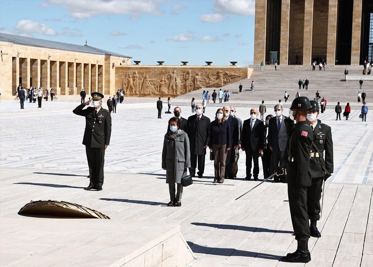 İsmet İnönü için Anıtkabir'de sönük tören