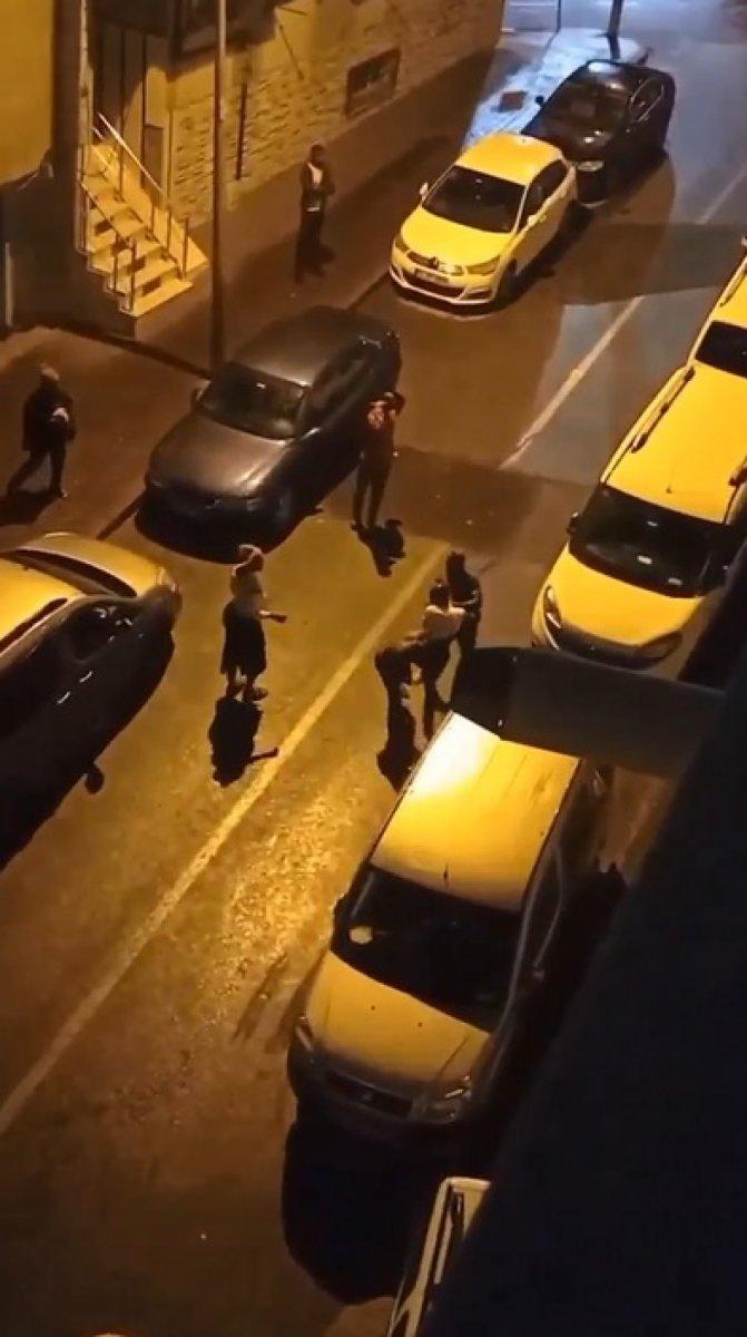 Sultangazi’de Afrikalılar arasındaki kavga kamerada