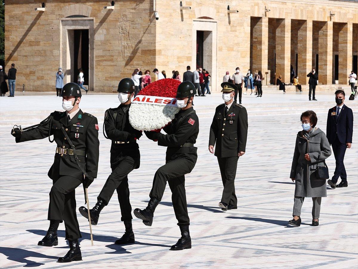 İsmet İnönü için Anıtkabir'de sönük tören