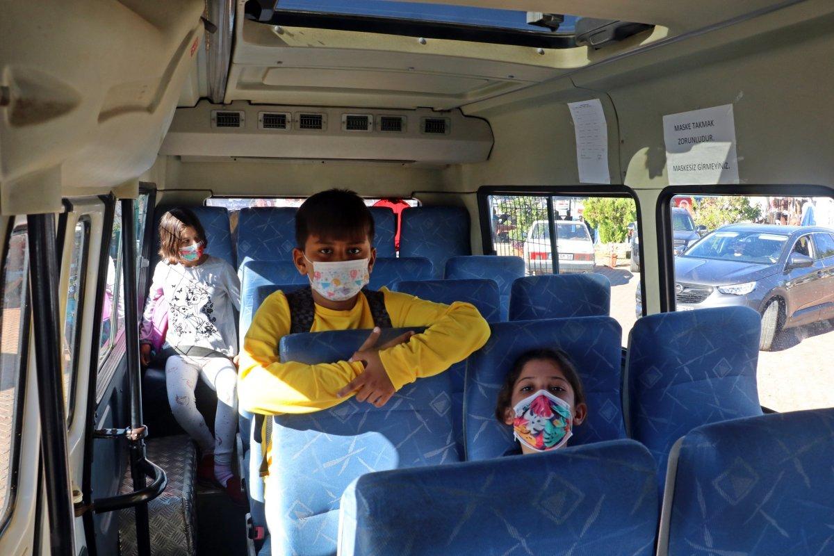 Kaleköy'de öğrenciler, okula 'mavi yolculukla' gidiyor