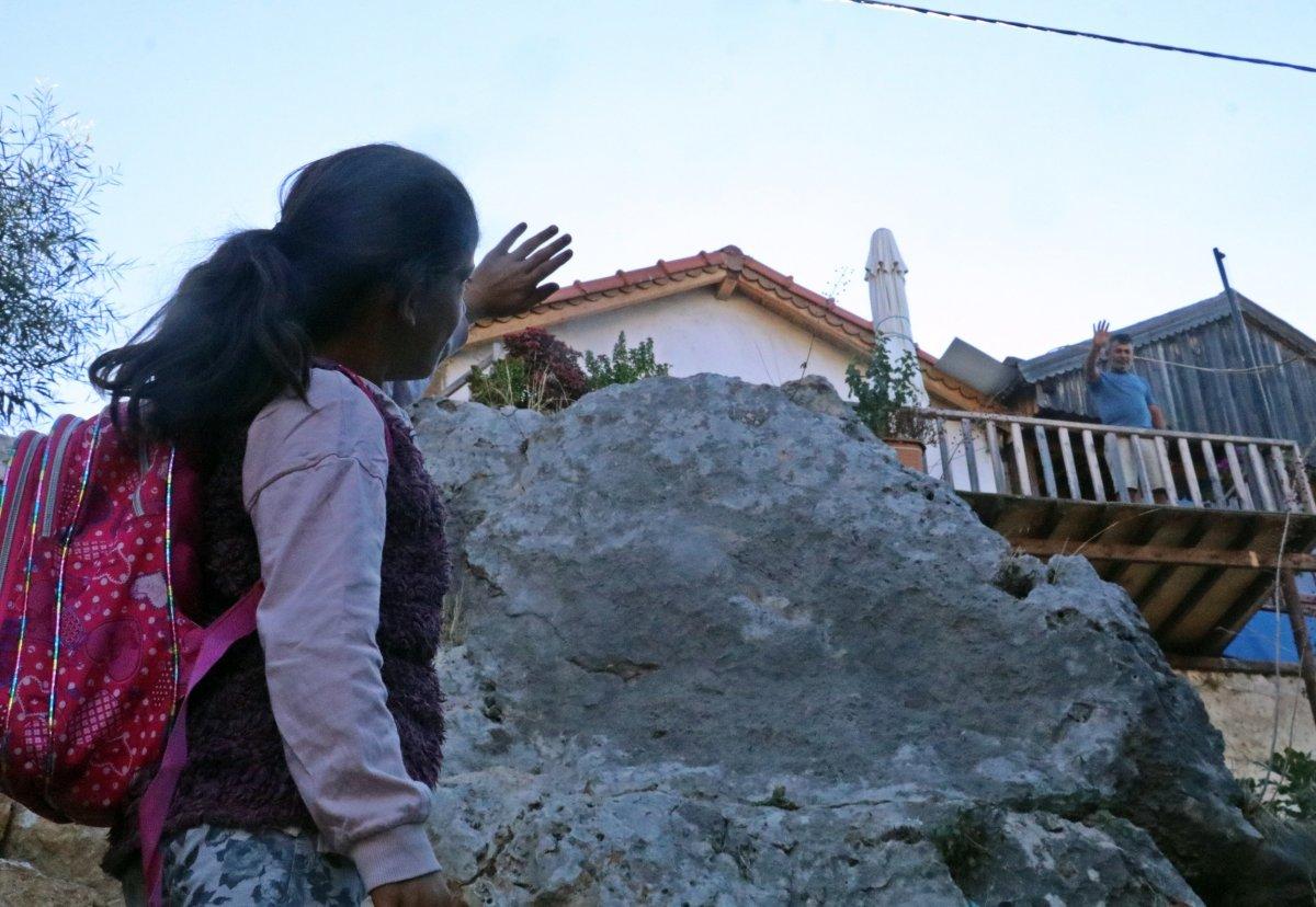 Kaleköy'de öğrenciler, okula 'mavi yolculukla' gidiyor