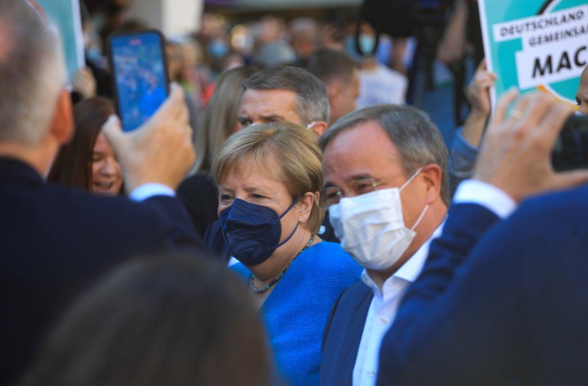 Angela Merkel, son mitingine veliahtı için çıktı