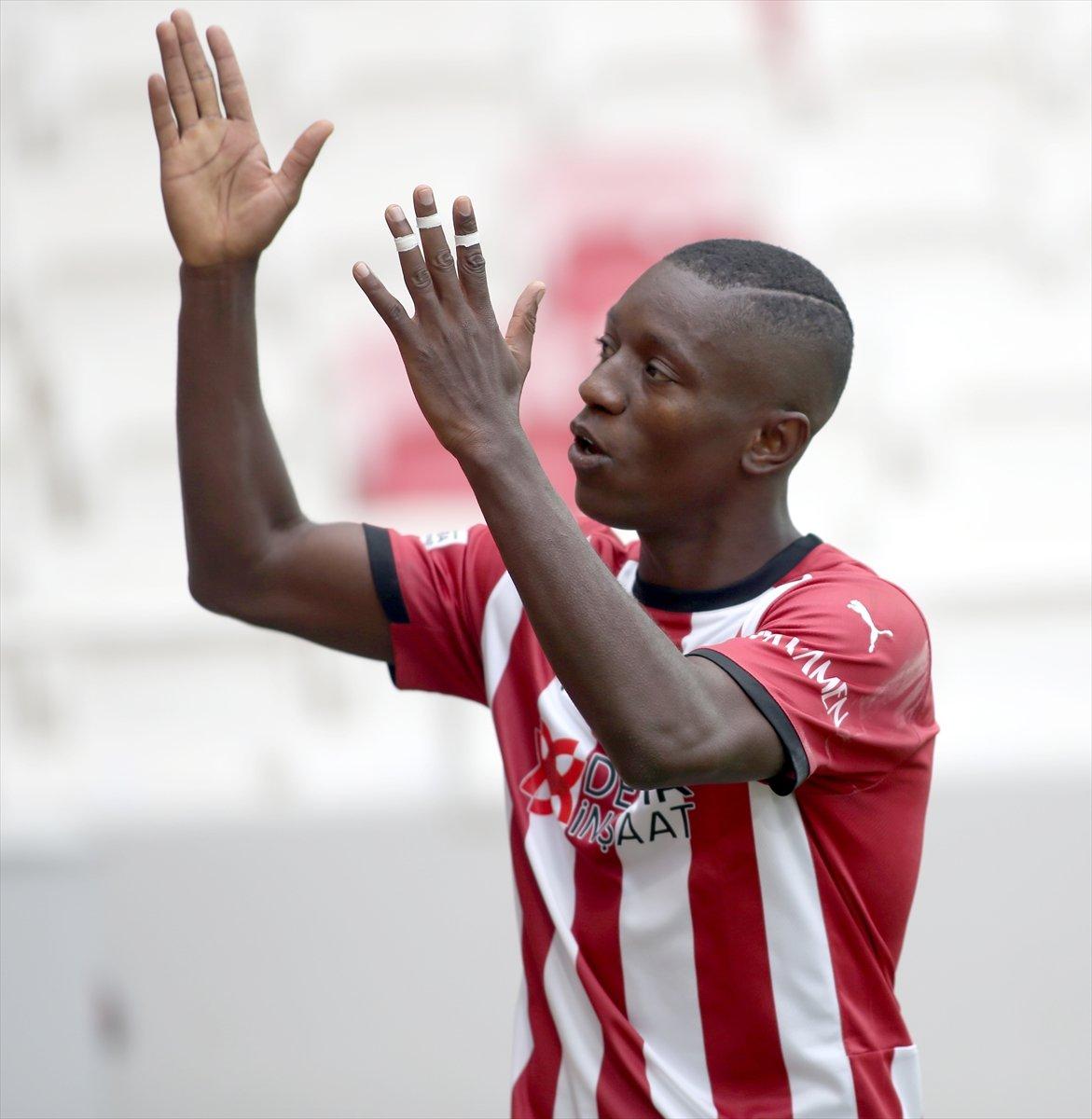 Sivasspor, Karagümrük'ü 4 golle geçti