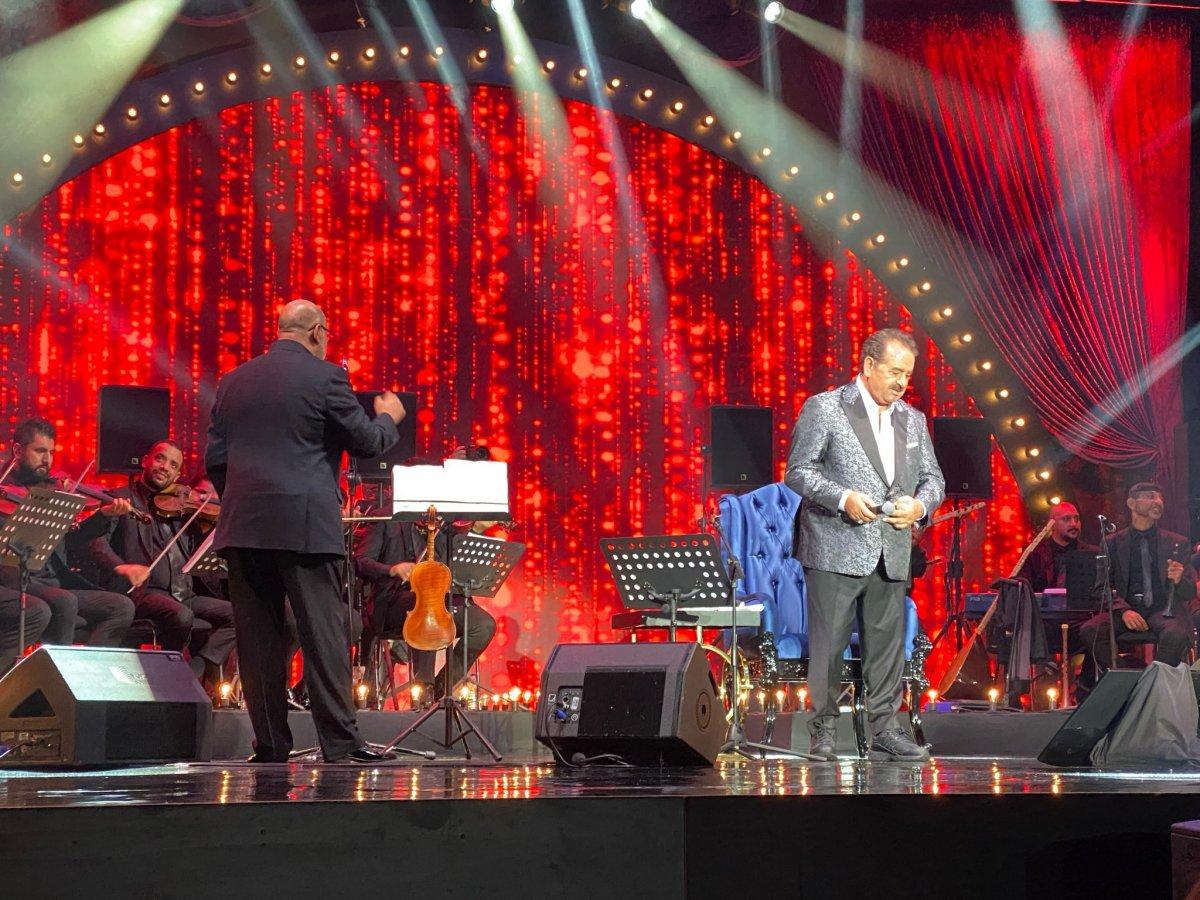 İbrahim Tatlıses, Kuruçeşme Açıkhava'da hayranlarını coşturdu