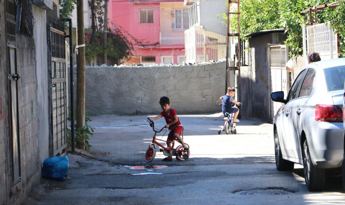 Adana’da arazi benim dedi, yol ortasına duvar ördü