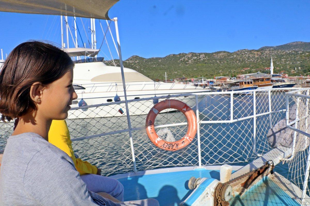 Kaleköy'de öğrenciler, okula 'mavi yolculukla' gidiyor