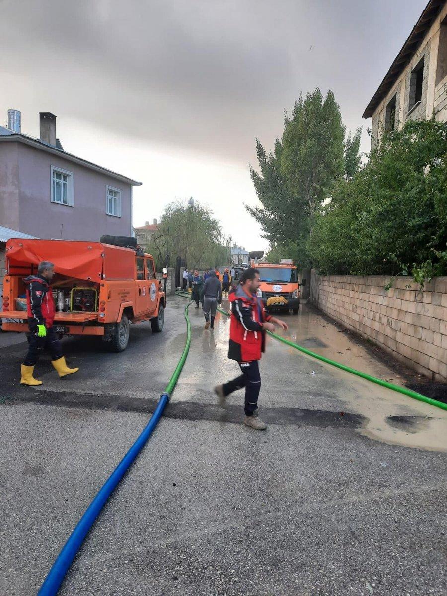 Van'da su baskınında 31 ev ve 1 iş yeri zarar gördü