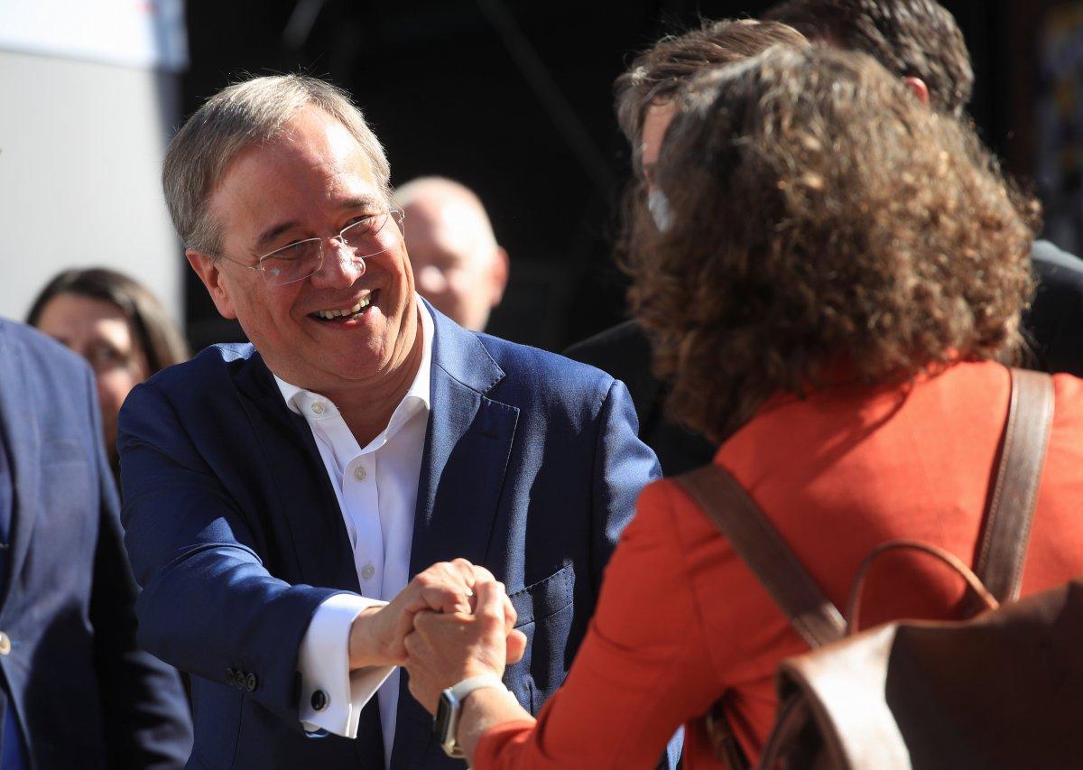 Angela Merkel, son mitingine veliahtı için çıktı