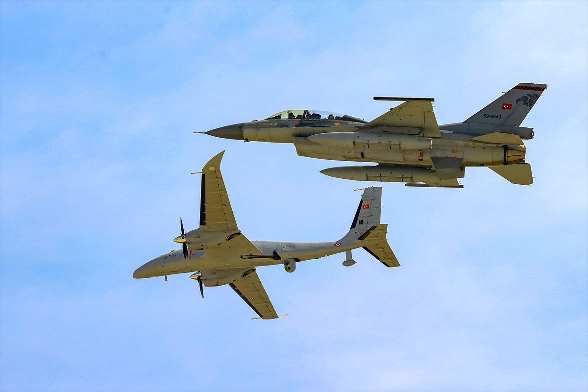 TEKNOFEST gösteri uçuşları heyecan yarattı